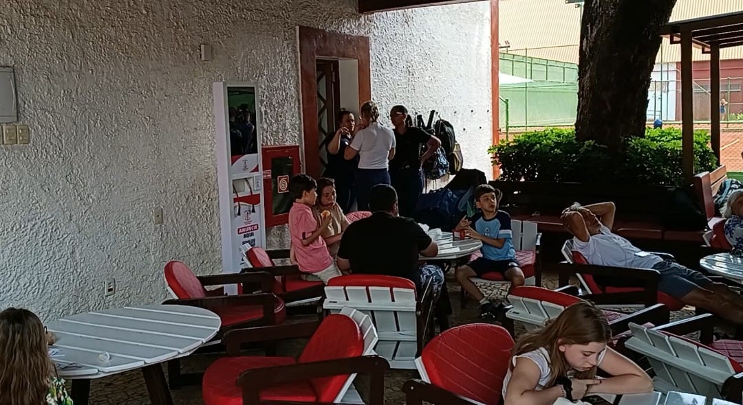 Como anunciar em clubes no RJ: Guia completo para marcas premium em 2026